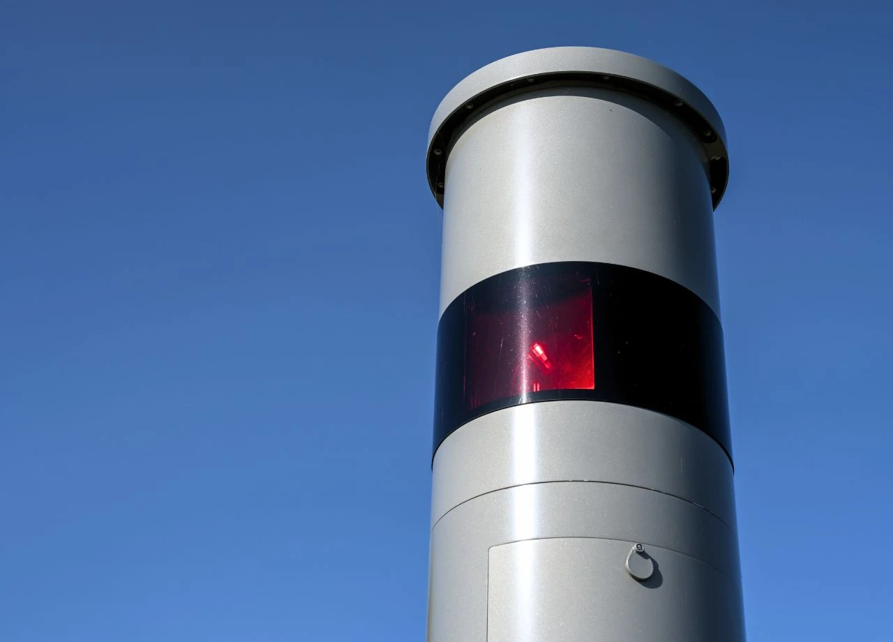 Gut getarnt, fies und profitabel: Steht hier Deutschlands fleißigster Blitzer?