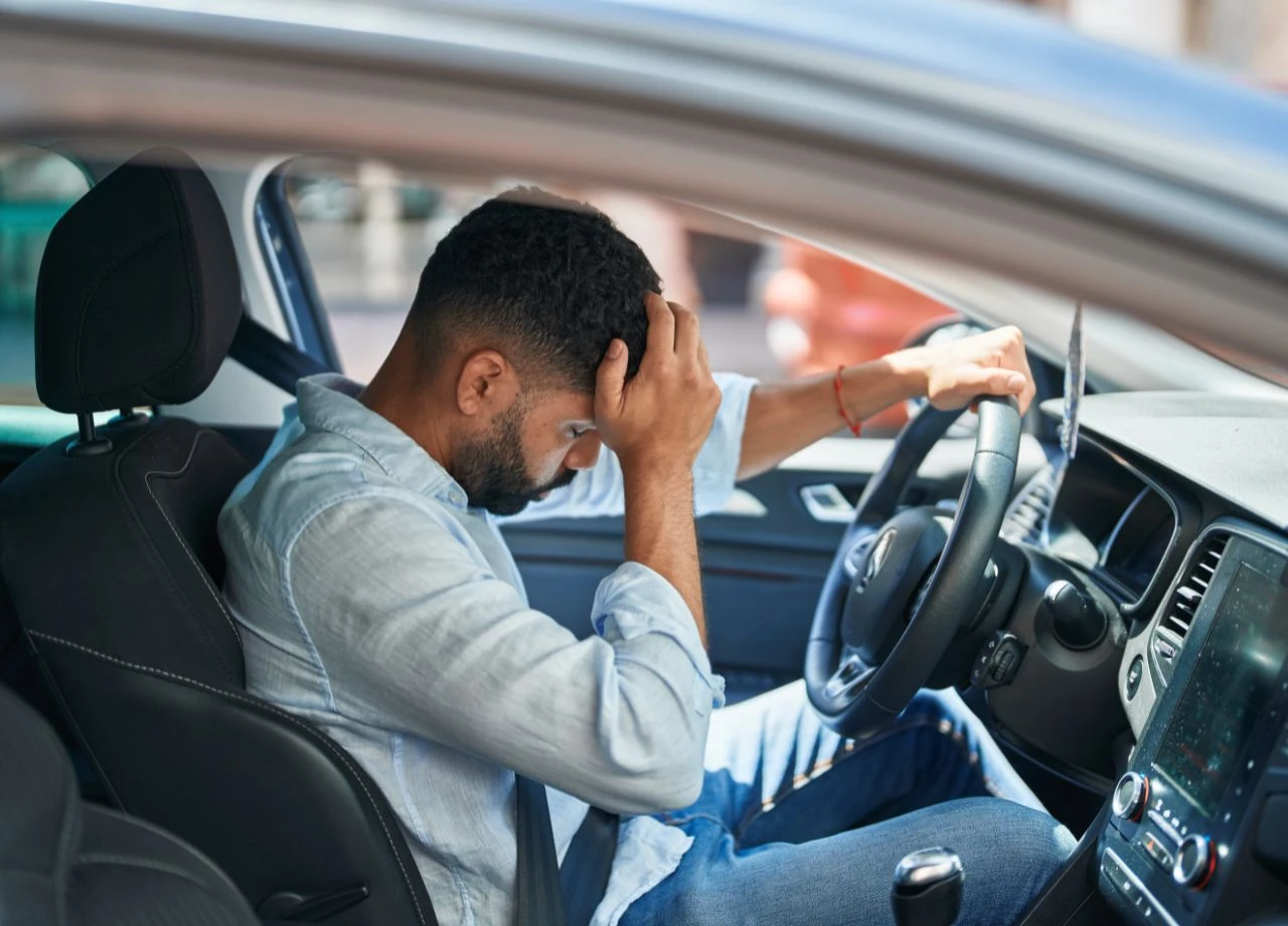 Führerscheinentzug im Ausland? Wer sich dennoch hinters Steuer setzt, riskiert ein Bußgeld und kann sogar verhaftet werden!