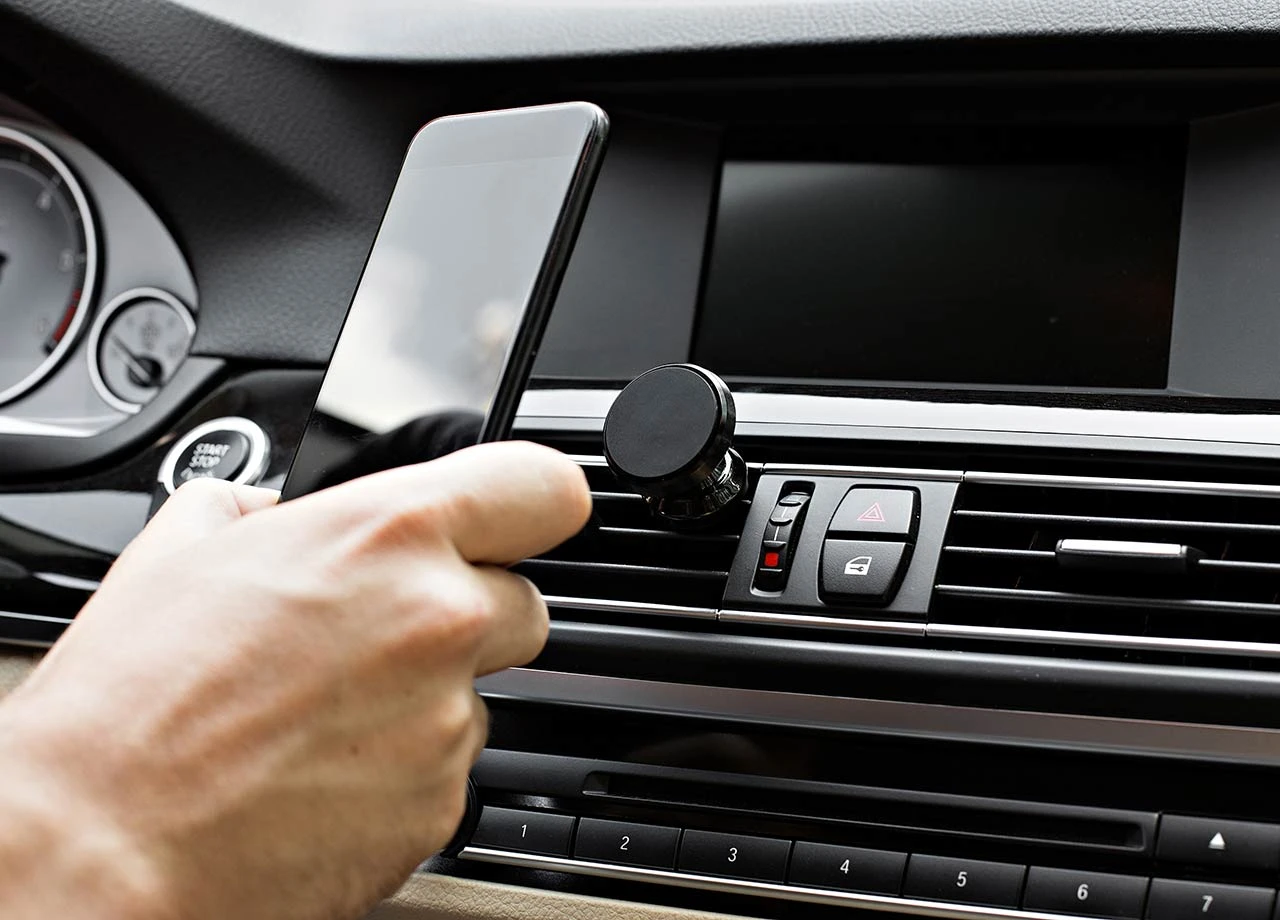 Handy während der Fahrt umlagern ist keine Ordnungswidrigkeit