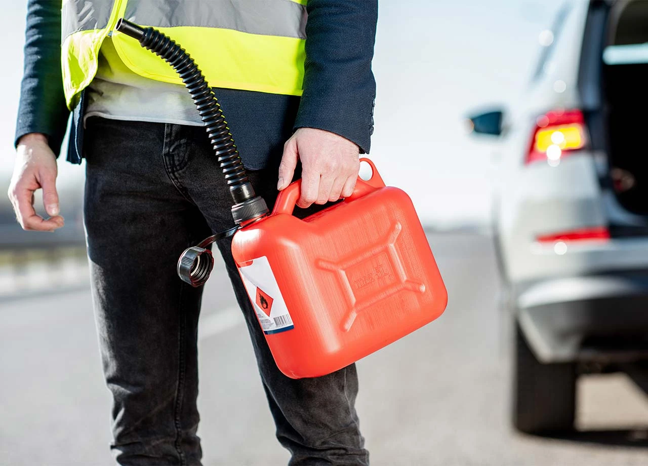 Kein Sprit oder kein Strom: Das droht Autofahrern, wenn sie aus diesem Grund liegen bleiben