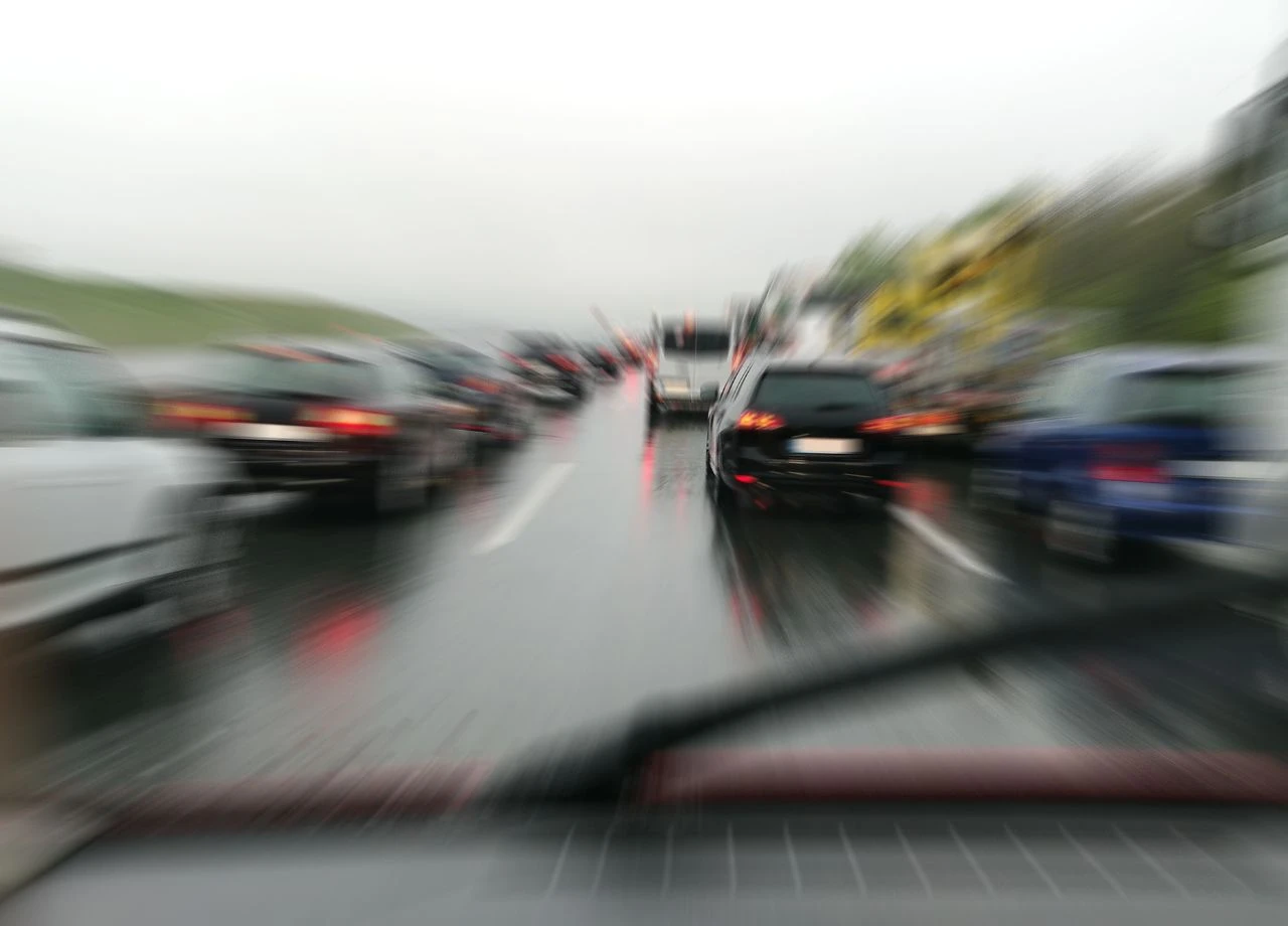 Jede Minute zählt: Eine fehlende Rettungsgasse kann Menschenleben kosten