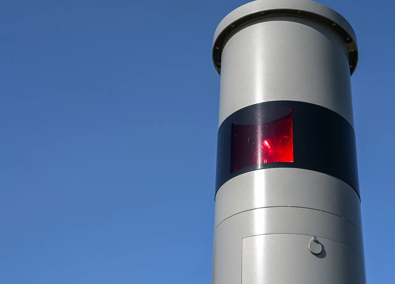 Rotlicht-Blitzer sorgt für Ärger: Auch Linksabbieger müssen Bußgeld zahlen