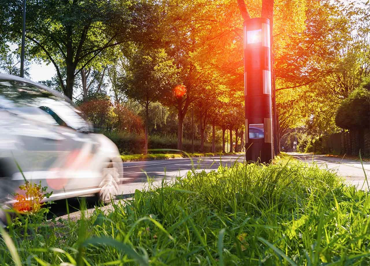 Früher als gedacht: Aus welcher Entfernung werden Blitzer ausgelöst?