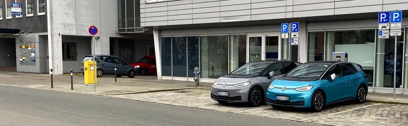 ADAC kritisiert Schilder-Wirrwarr an öffentlichen Ladestationen