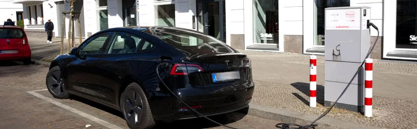 ADAC zahlt Bonus für E-Auto-Fahrer