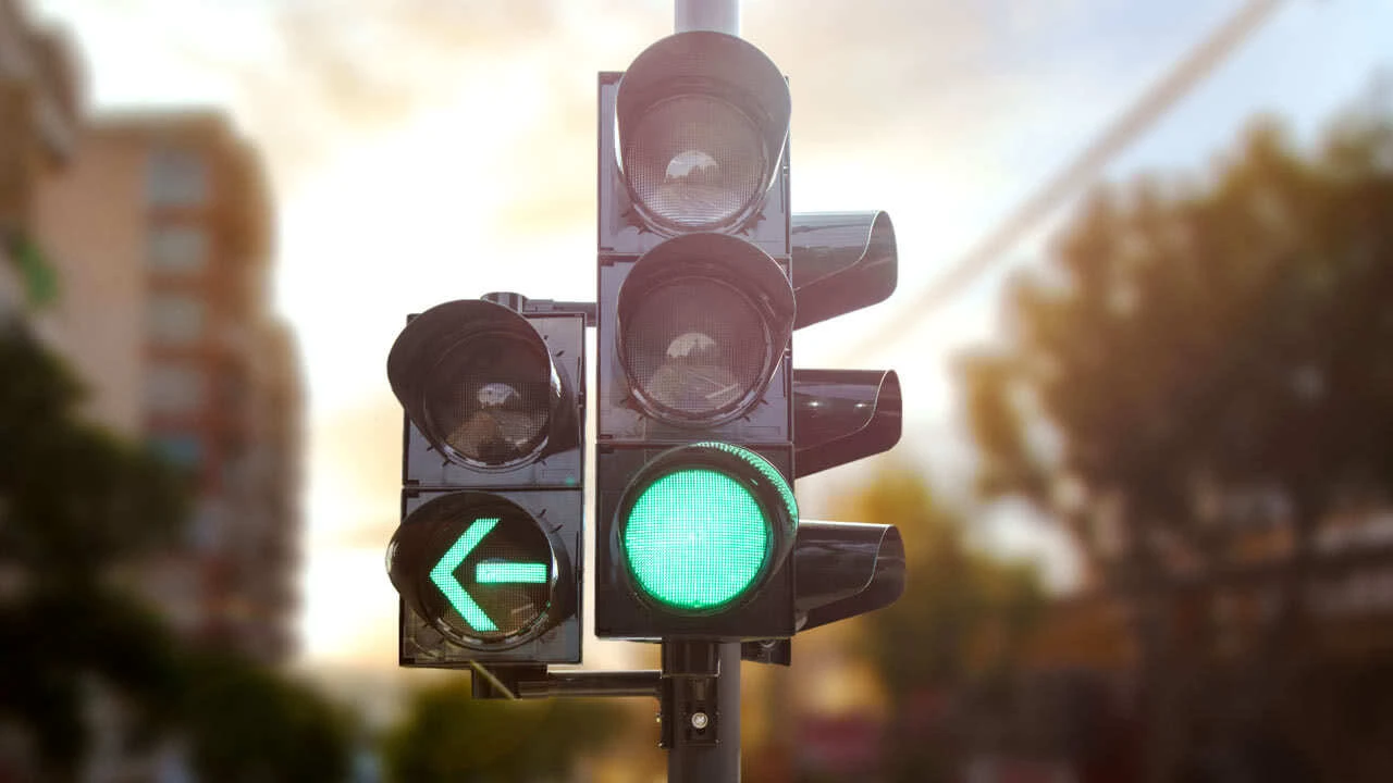 Autofahrerin haftet nach Unfall bei ausgefallenem Linkspfeil