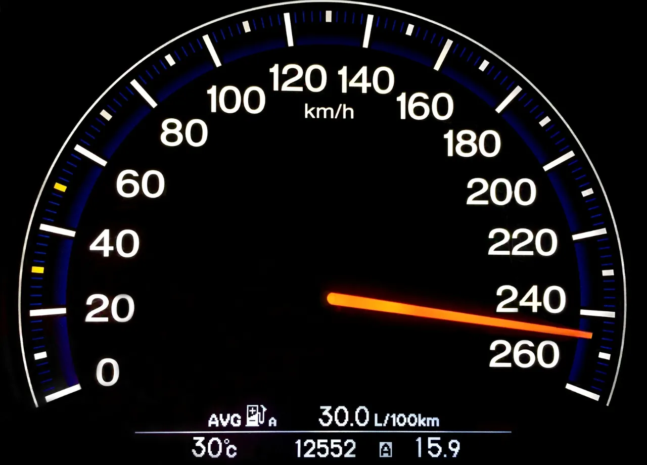 Sylt-Raser fährt mit 252 km/h durch 50er-Zone – trotzdem droht ihm kein Bußgeld