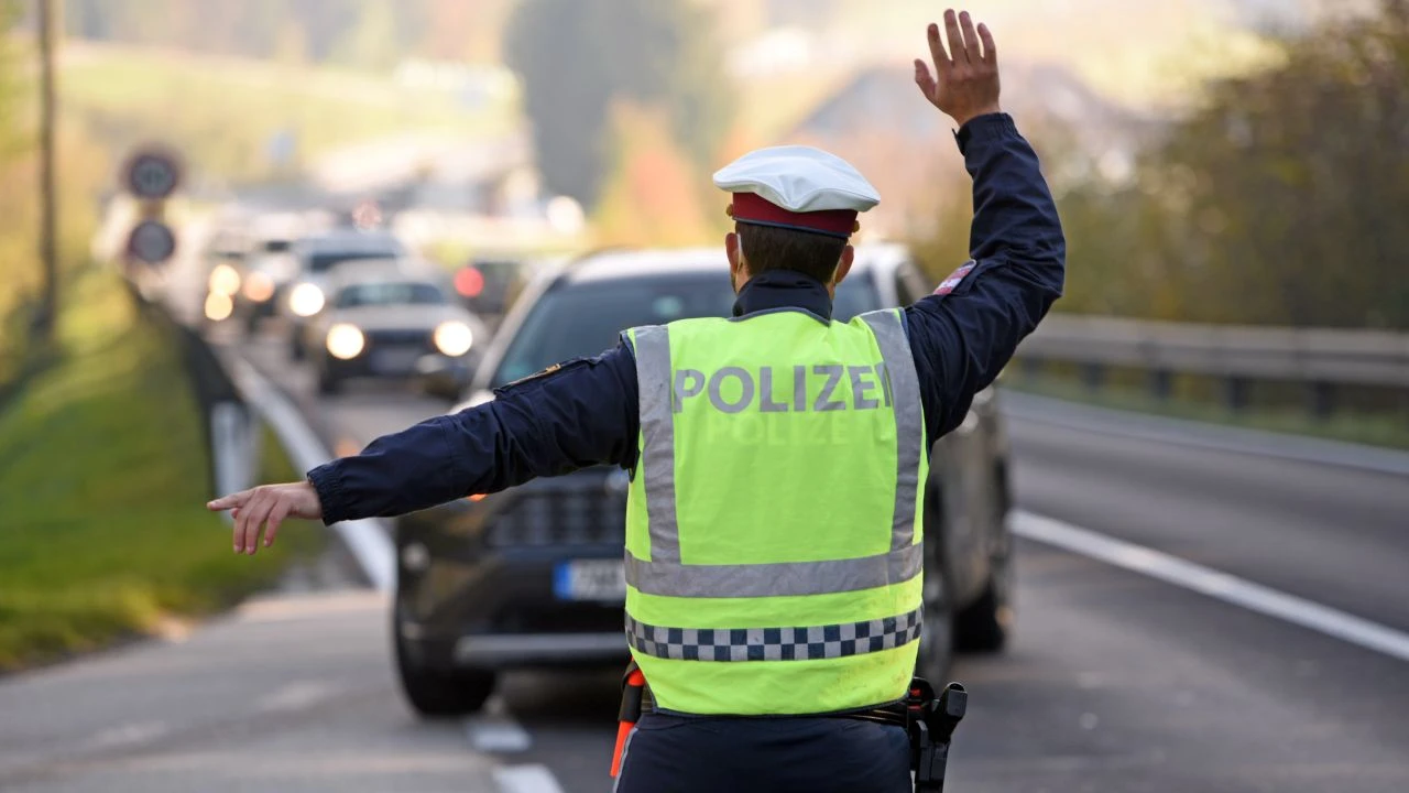 Zu breiten SUVs drohen Bußgelder auf der Autobahn