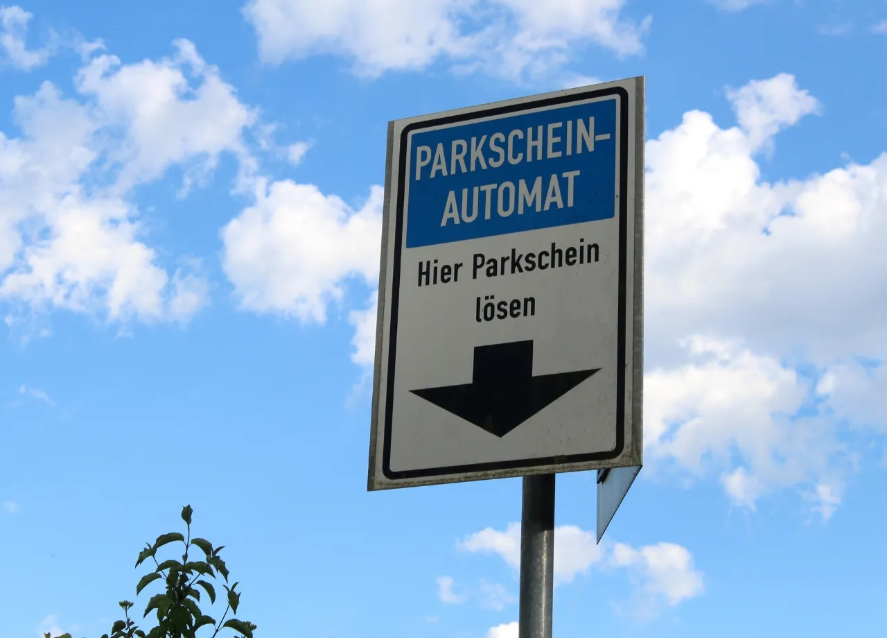 Berliner Parkplatz-Irrsinn: Ticketautomaten machen Parken unmöglich