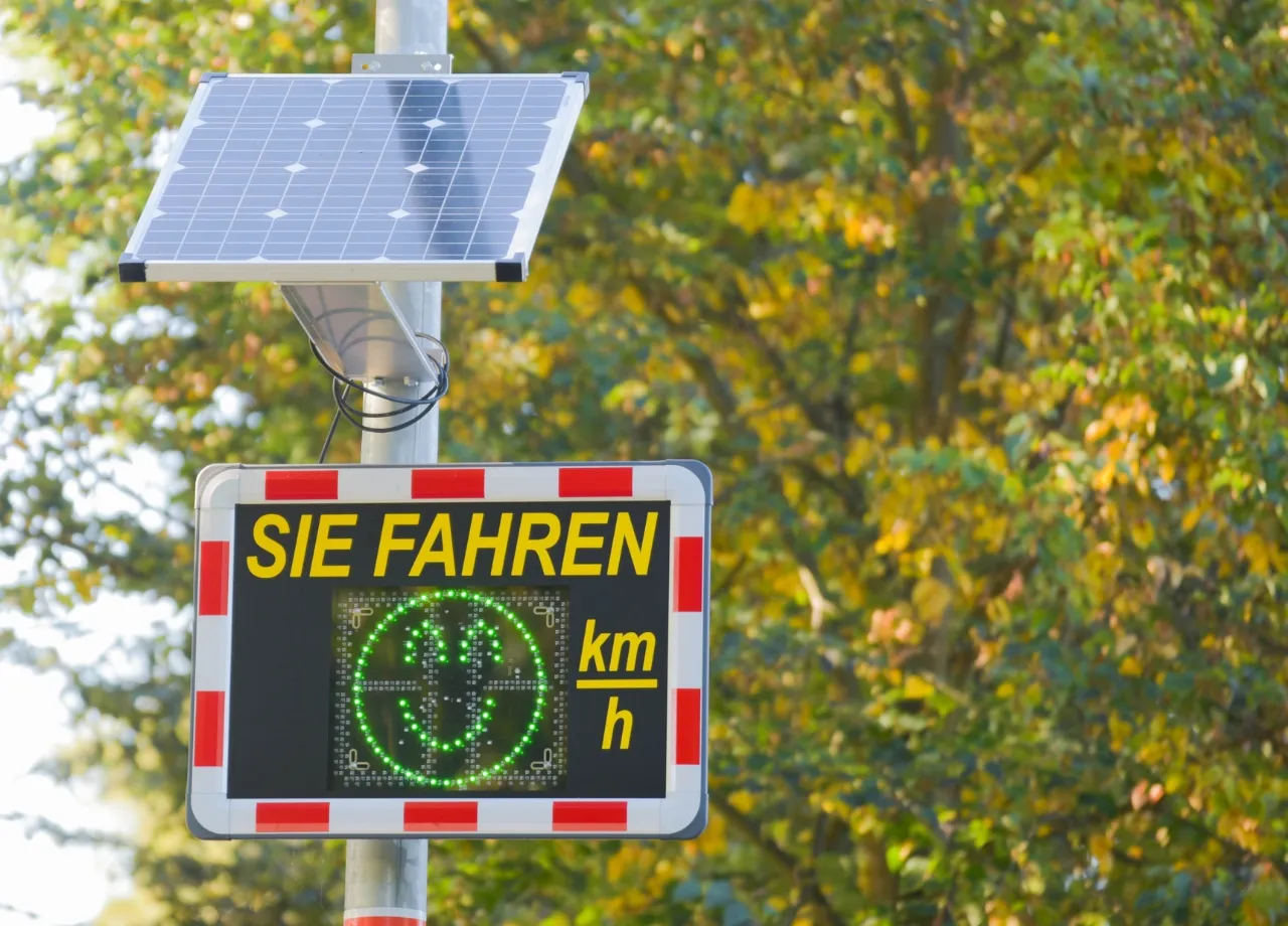 Blitzer mit Symbolcharakter: Das können Dialog Displays