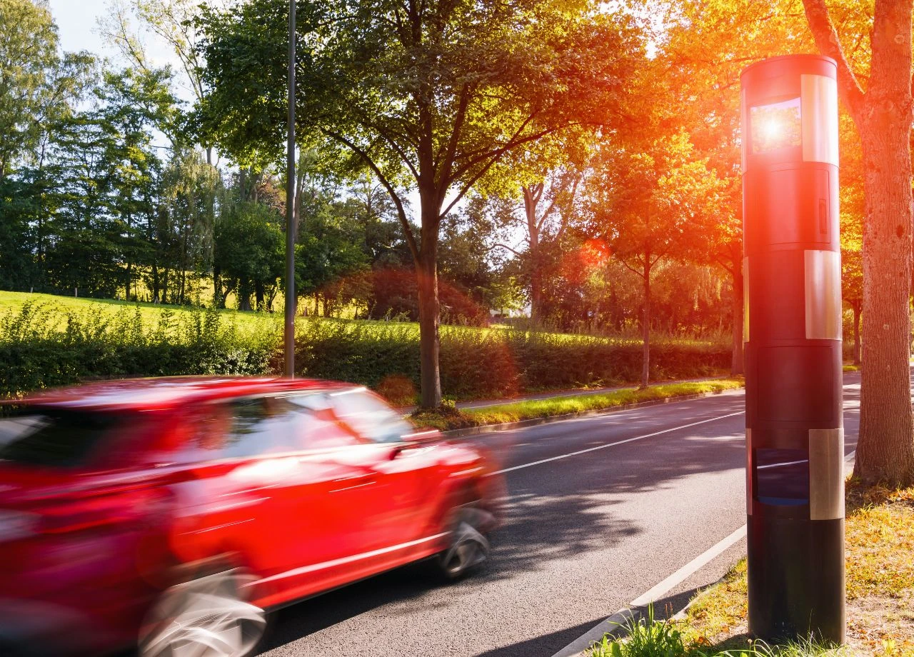 Blitzer-Bußgelder in Millionenhöhe: Städte und Land streiten um die Einnahmen