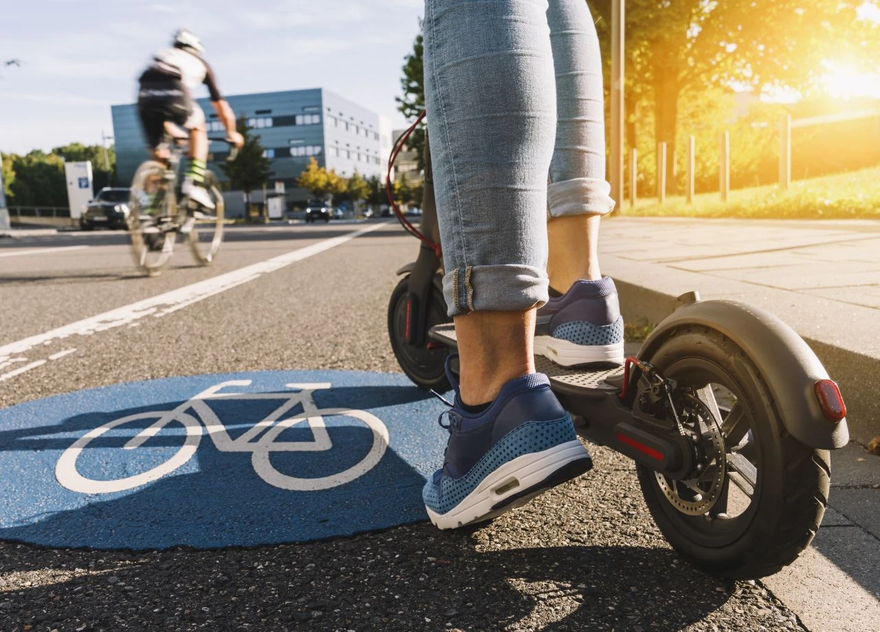 Streit um Promillegrenzen: Sind E-Scooter eher Autos oder Fahrräder?