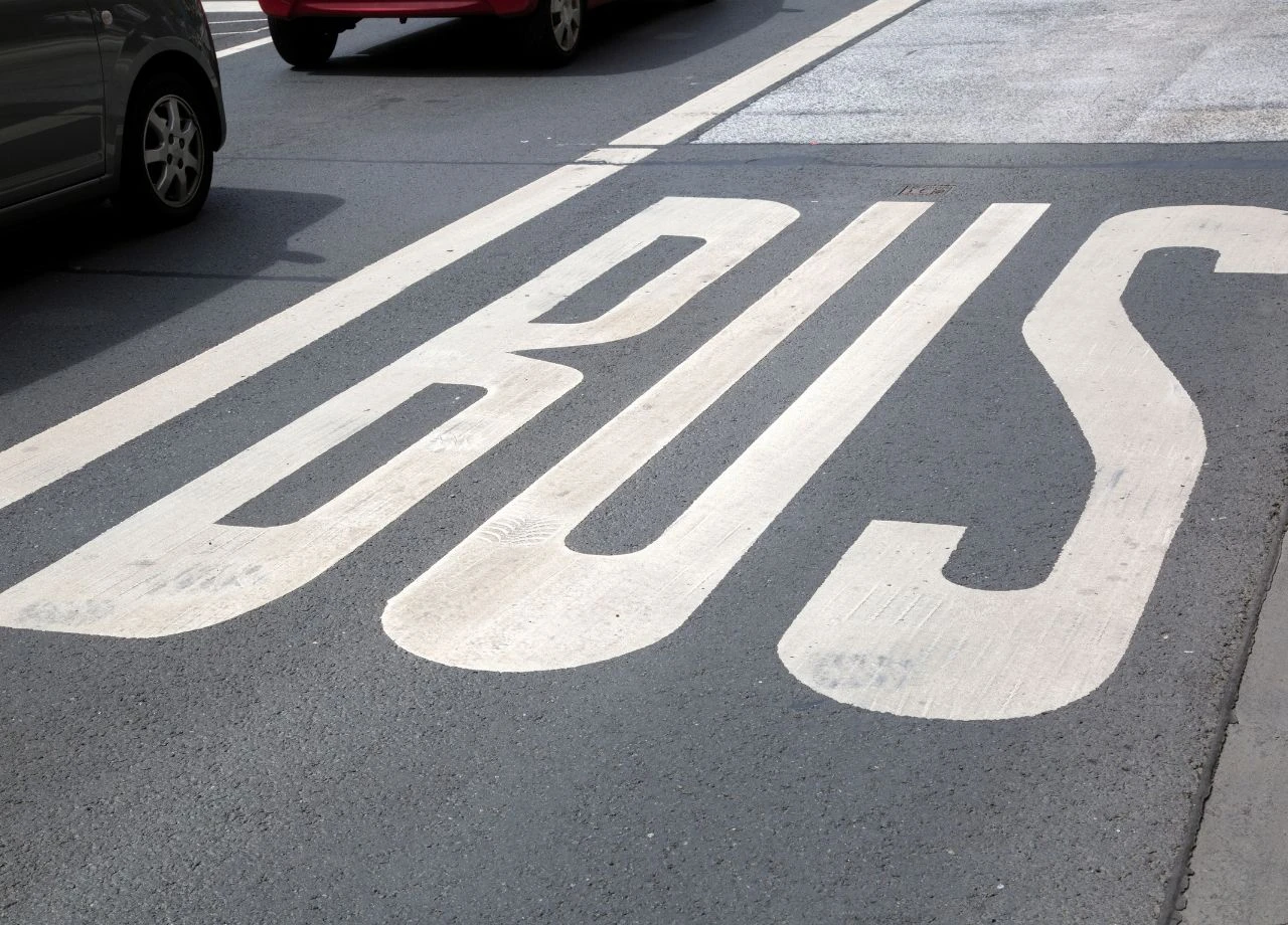 Kein Kavaliersdelikt: Fahren auf der Busspur kann teuer werden!