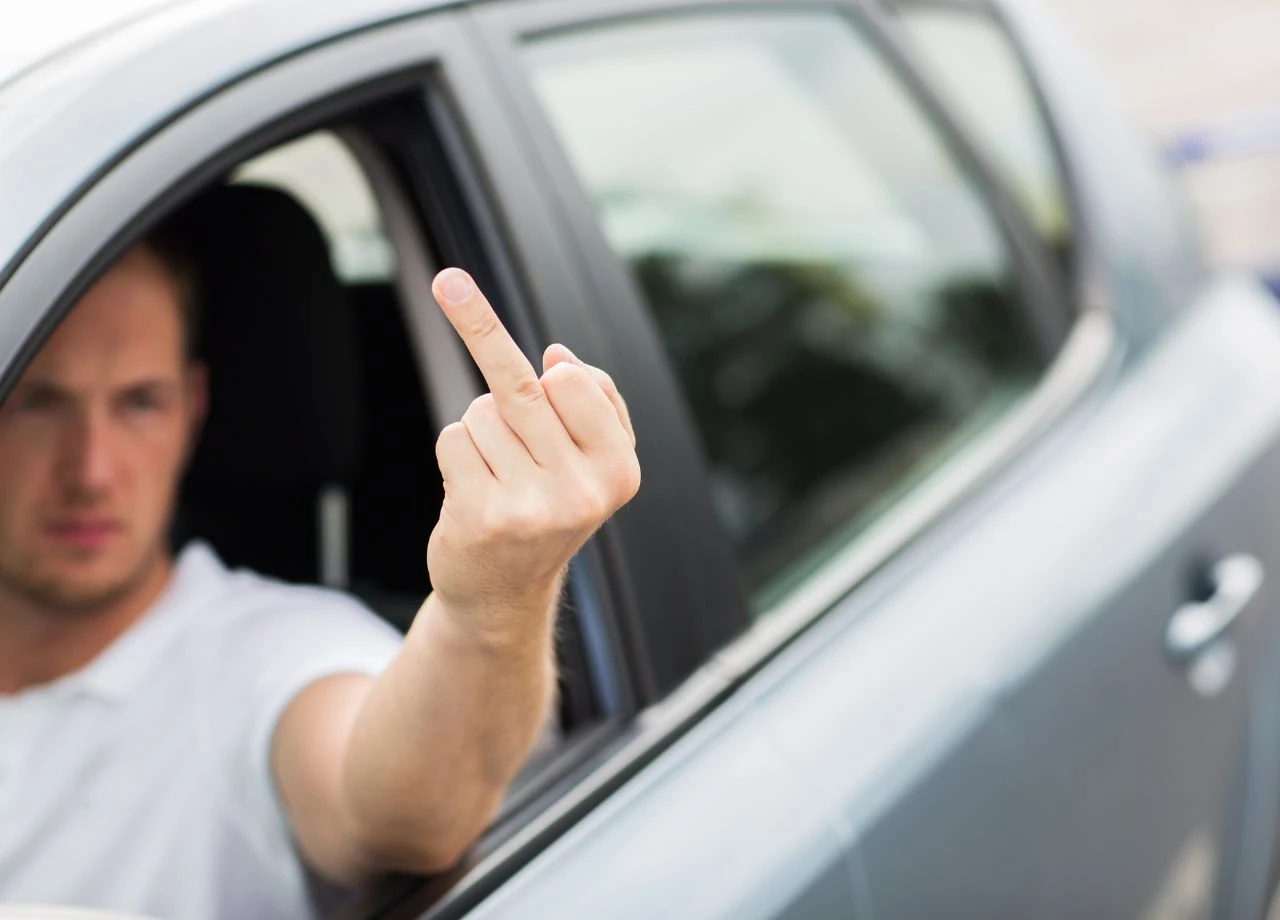 Die Top 5 der Flüche: So heftig schimpfen die Deutschen im Auto