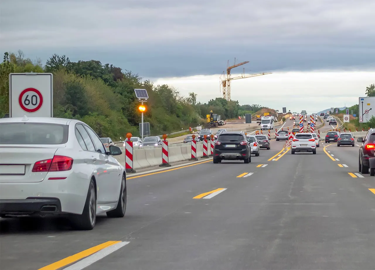Fuß vom Gas bei Baustellen – es kommt auf die Beschilderung an
