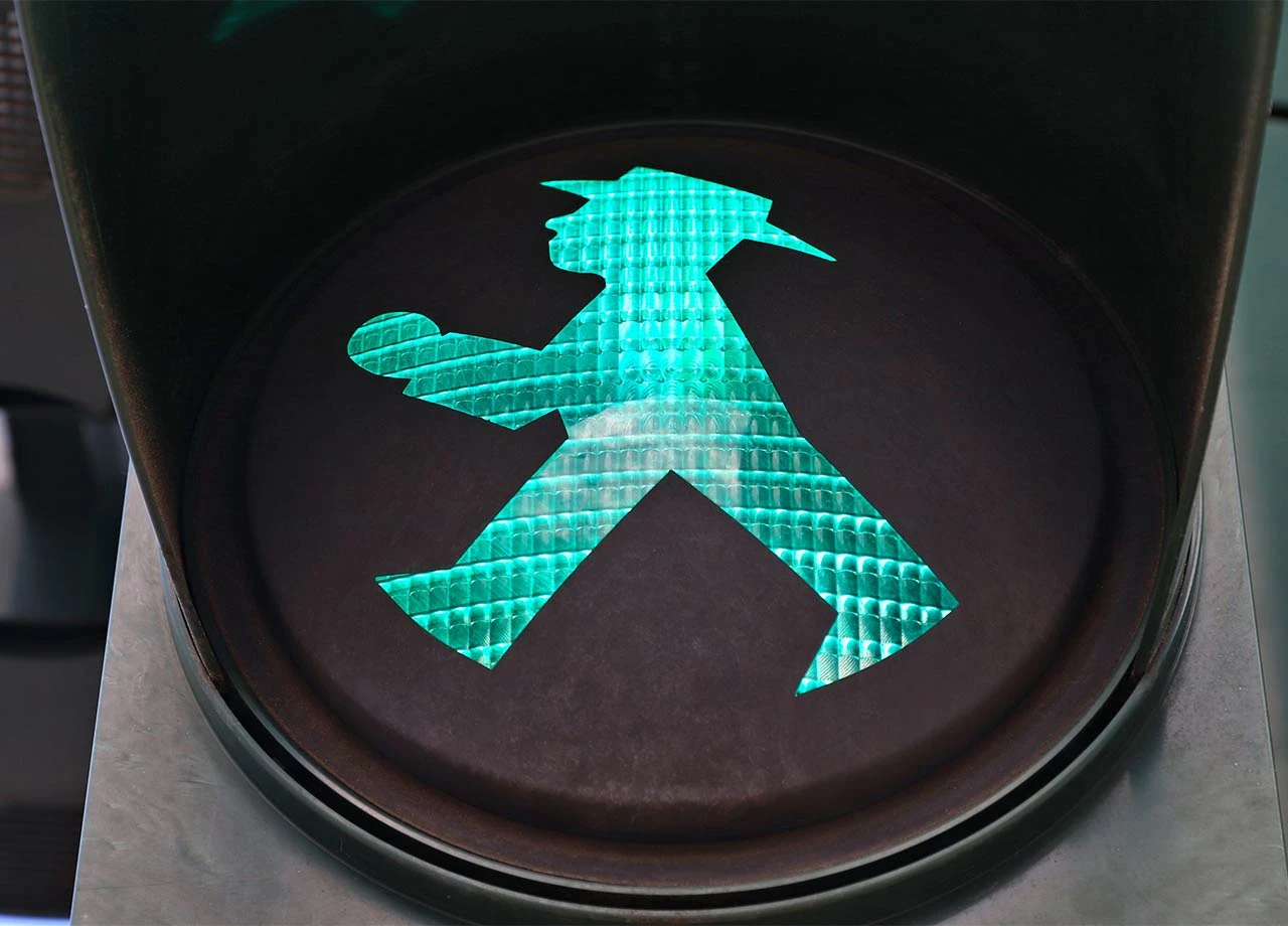 Per pedes? Ampel will Fußvolk mit Autofahrern gleichsetzen