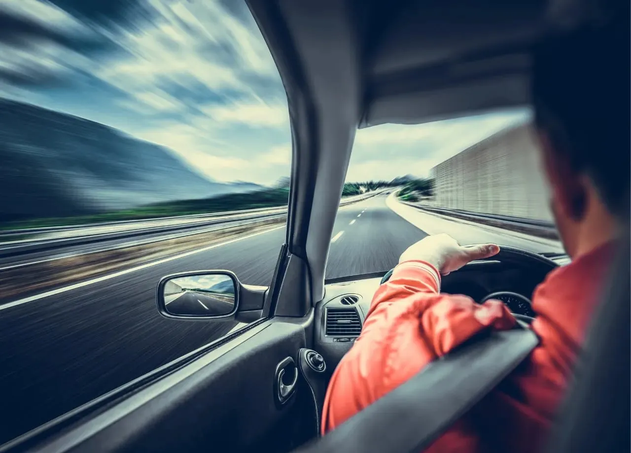 Gerichtsurteil zum Toleranzabzug: Warum bei Tempomessungen immer zugunsten des Fahrers gerundet wird