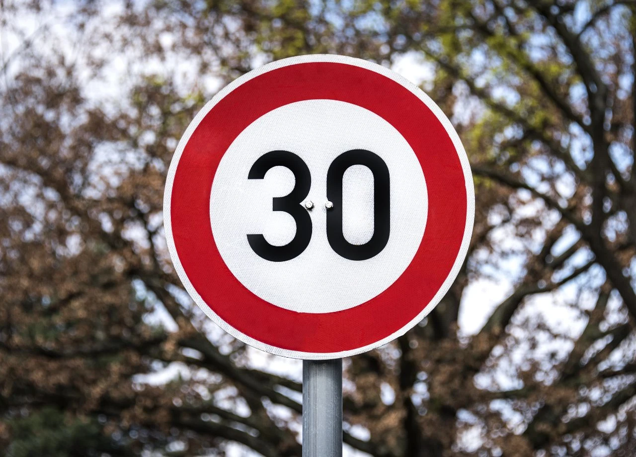 Mönchengladbach: Anwohner klagt gegen willkürliche Ausweitung von Straßen mit Tempo 30