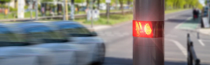 69-jähriger Autofahrer lässt sich absichtlich mehrfach blitzen