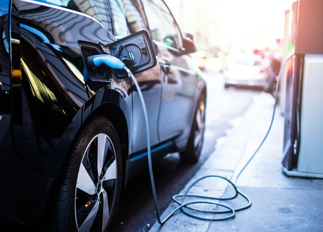 Automobilbranche: Bis 2030 fehlen 1,2 Millionen Ladesäulen
