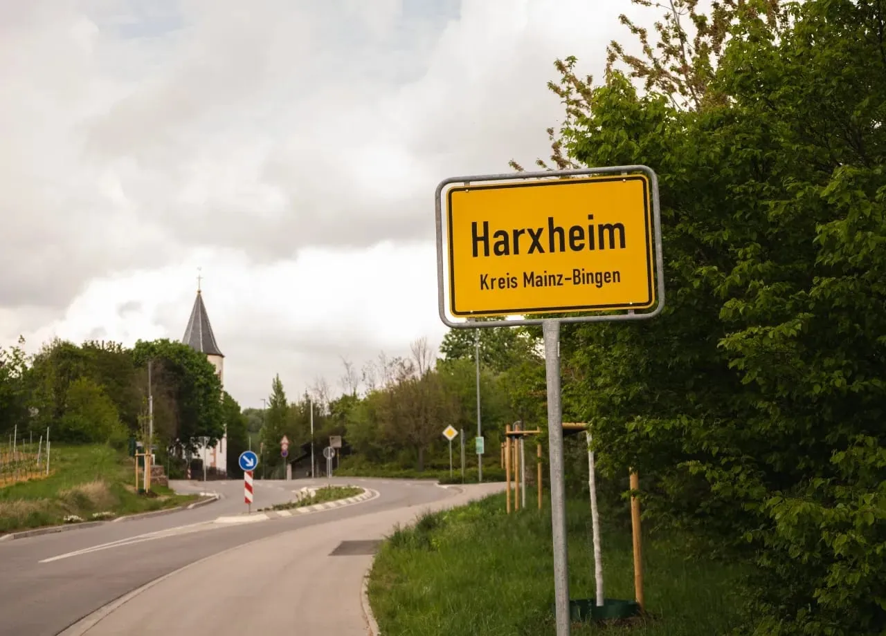 Mindestabstand und Sichtbarkeit: So müssen Blitzer und Schilder aufgestellt werden