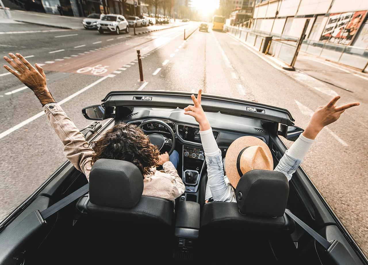 Musik hören beim Autofahren – ab wann droht ein Bußgeld?