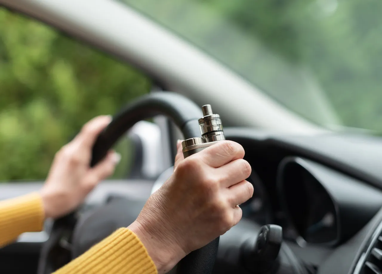 OLG Köln: Bedienung von E-Zigaretten verstößt gegen Handyverbot