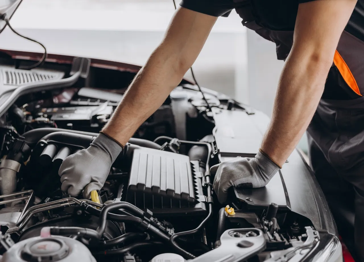 Reparaturen, Kfz-Versicherung und TÜV: Warum Autofahren immer teurer wird