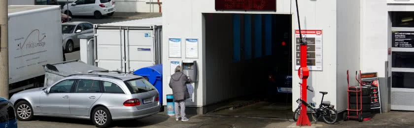 Sahara-Staub vom Auto waschen: So wird’s gemacht!