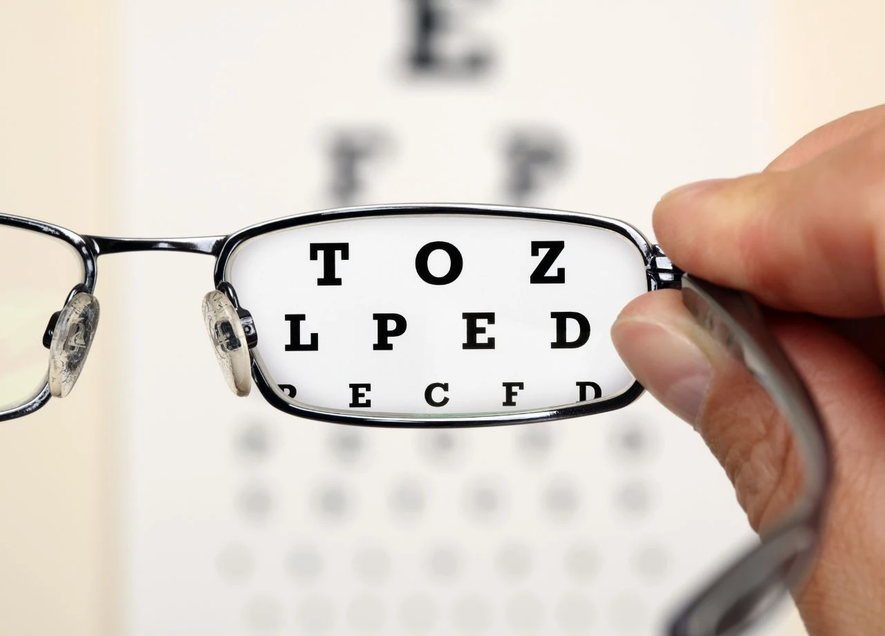 Grüne vs. CDU: Verpflichtende Sehtests für alle Autofahrer?