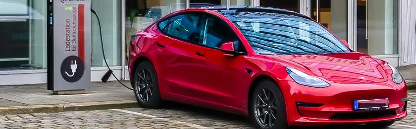 Spurwechselassistent von Tesla könnte unzulässig sein