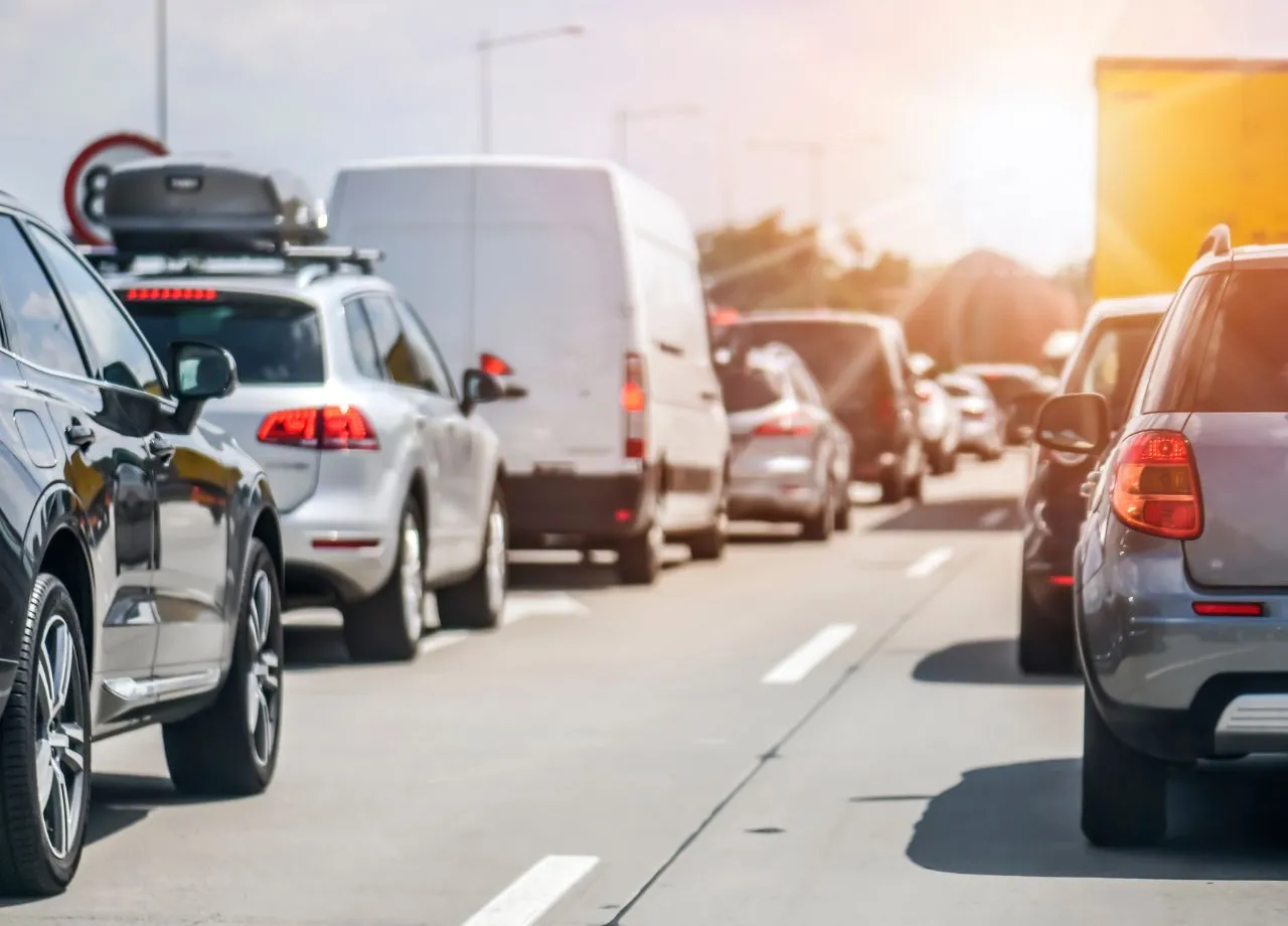 Stockender Osterverkehr: Worauf bei einer Panne im Stau zu achten ist