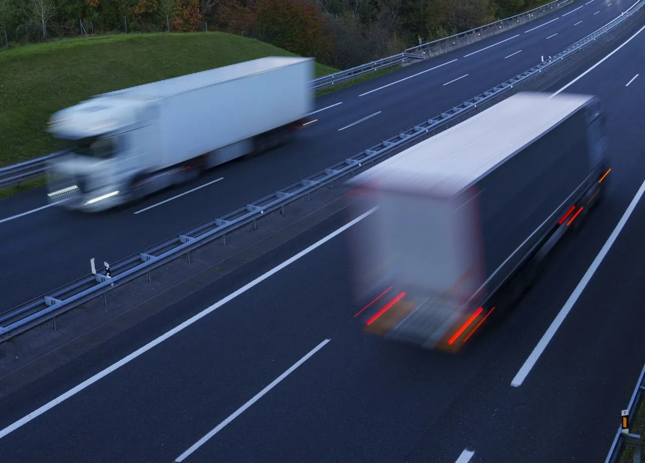 Streitfall Autobahncrash: Beim Spurwechsel wird es kompliziert