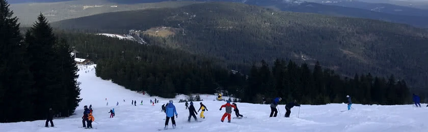 SUV-Fahrerin folgt Navi blind direkt auf Skipiste