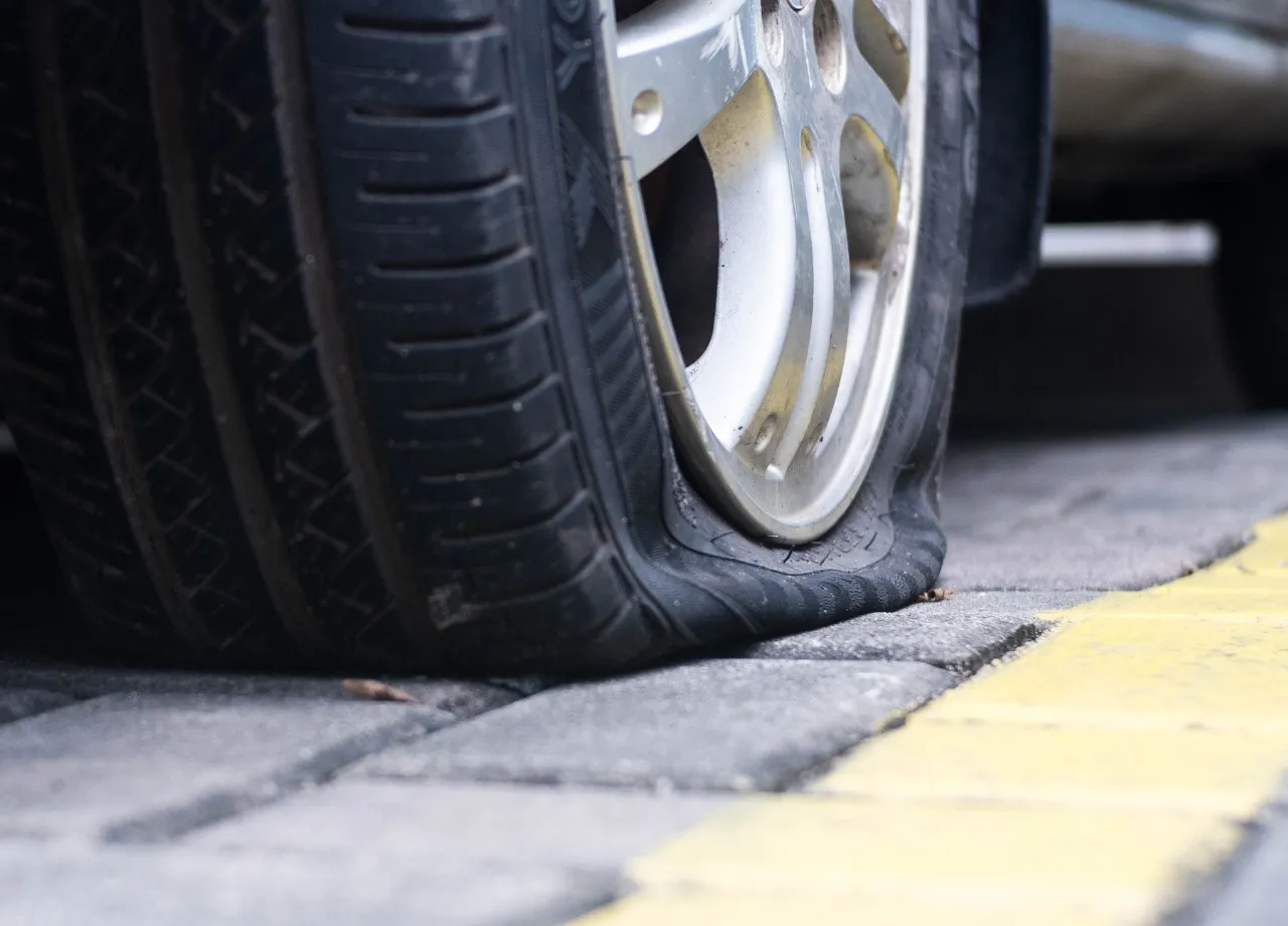 Methode mit hohem Unfallrisiko: Stadt Zittau lässt Schuldnern die Luft aus den Reifen