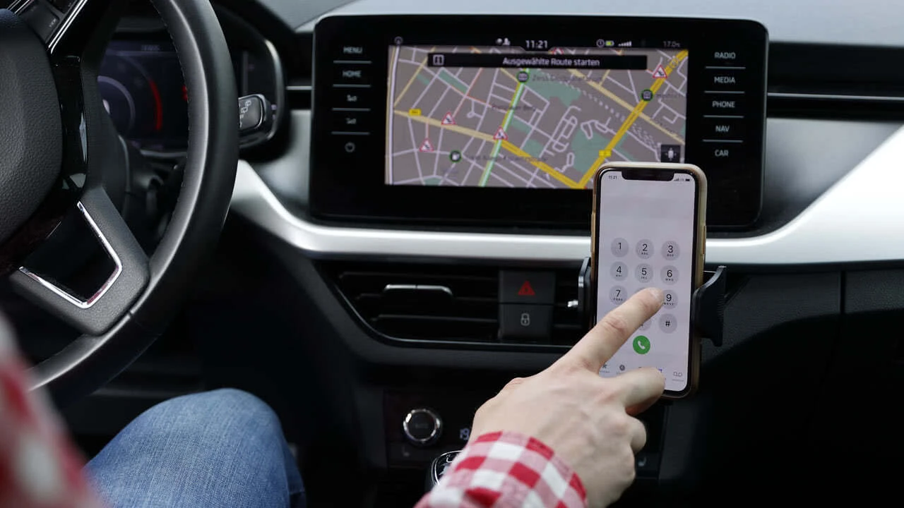 Umfrage ergibt: Fast die Hälfte aller Autofahrer nutzt illegale Blitzer-Warngeräte