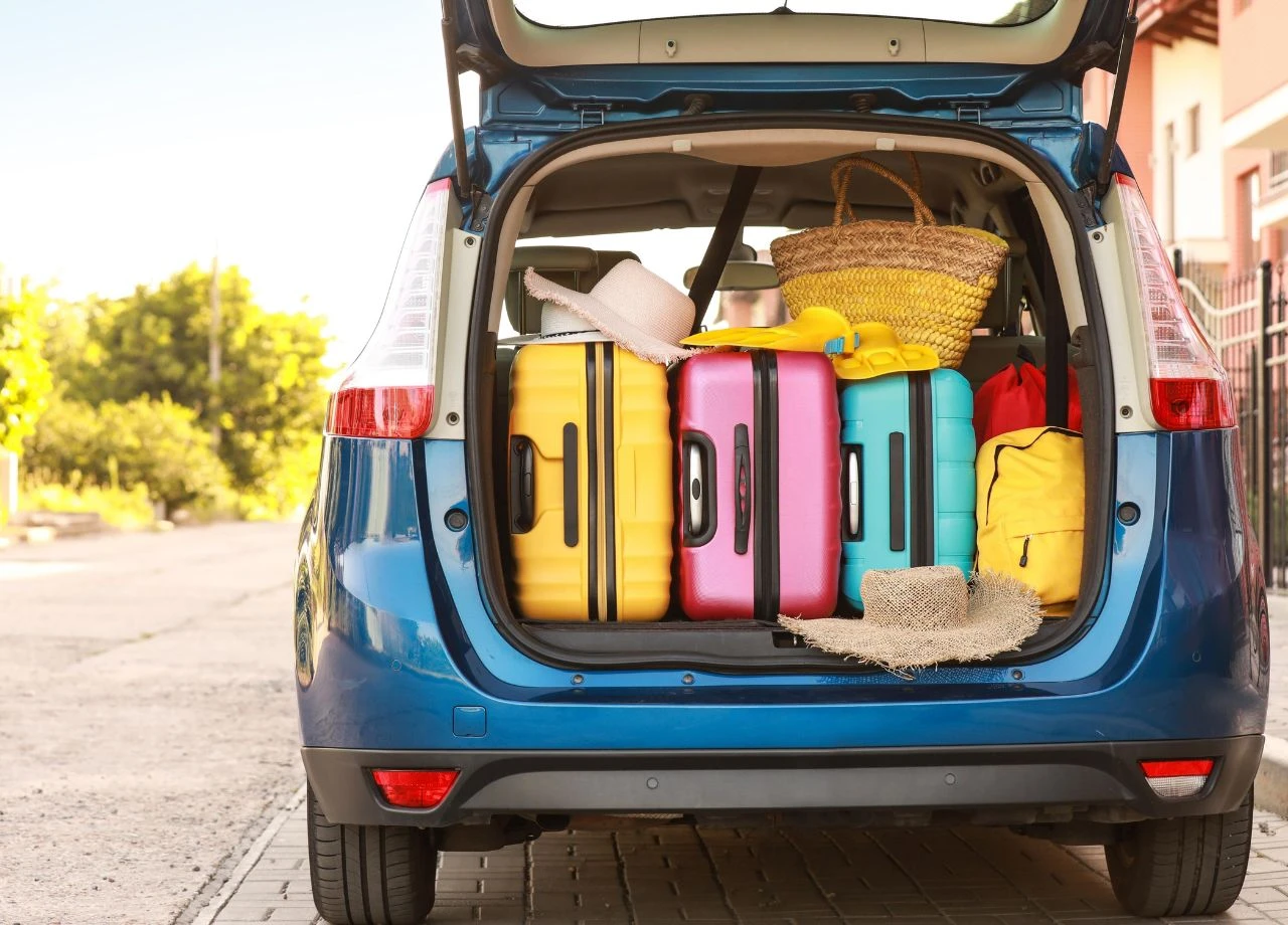 Urlaubstrip ins EU-Ausland oder in die Schweiz: Das sollten Autofahrer an Bord haben