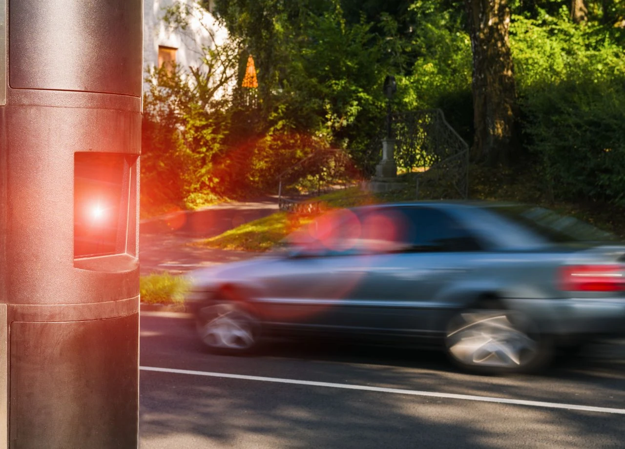 Gerichtsurteil: kein Anspruch auf hochauflösende Schnappschüsse beim Bußgeldverfahren