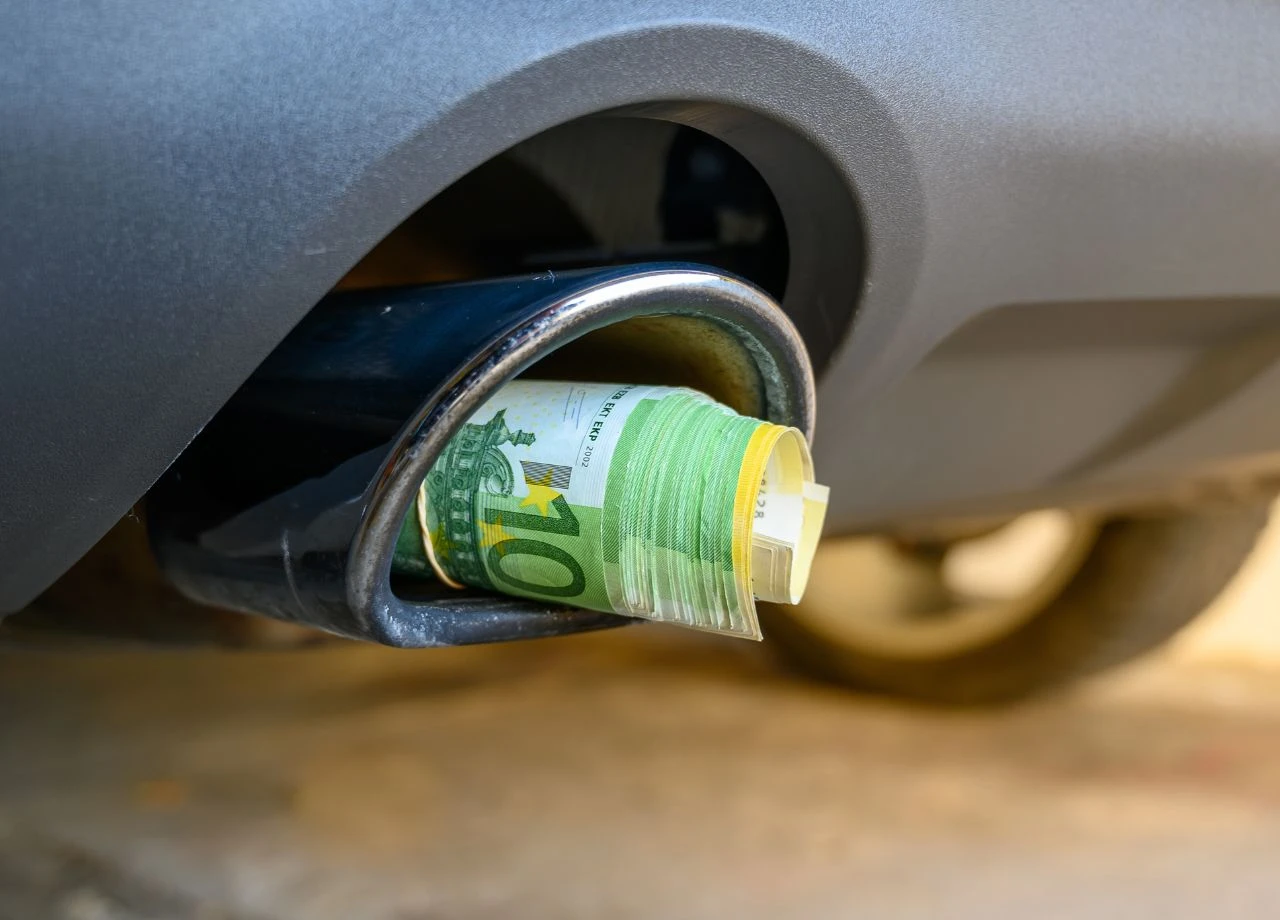 Zur Rettung des E-Autos: „Strafsteuer“ für Verbrenner?