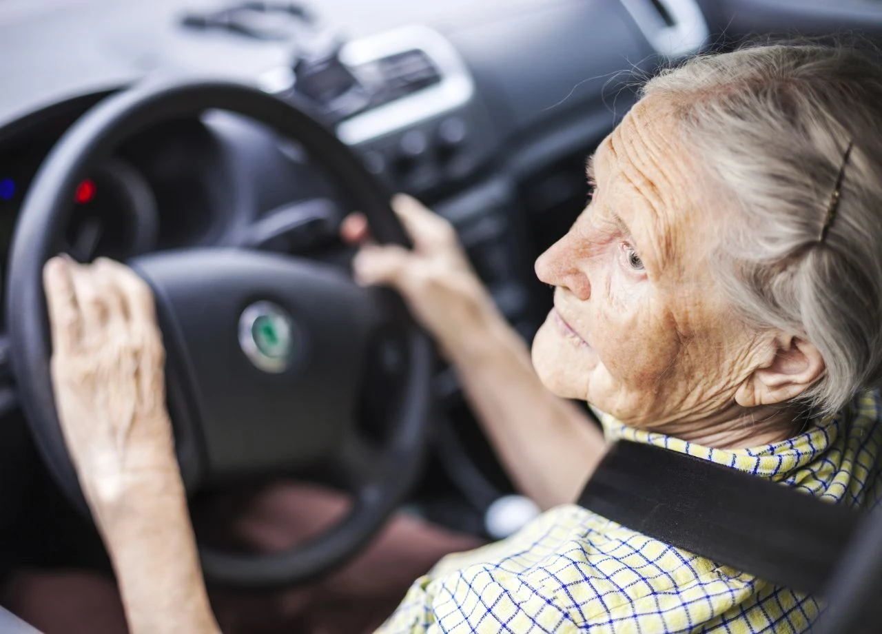 MDR-Umfrage: Was ist wichtiger, Selbstbestimmung im Alter oder mehr Verkehrssicherheit?