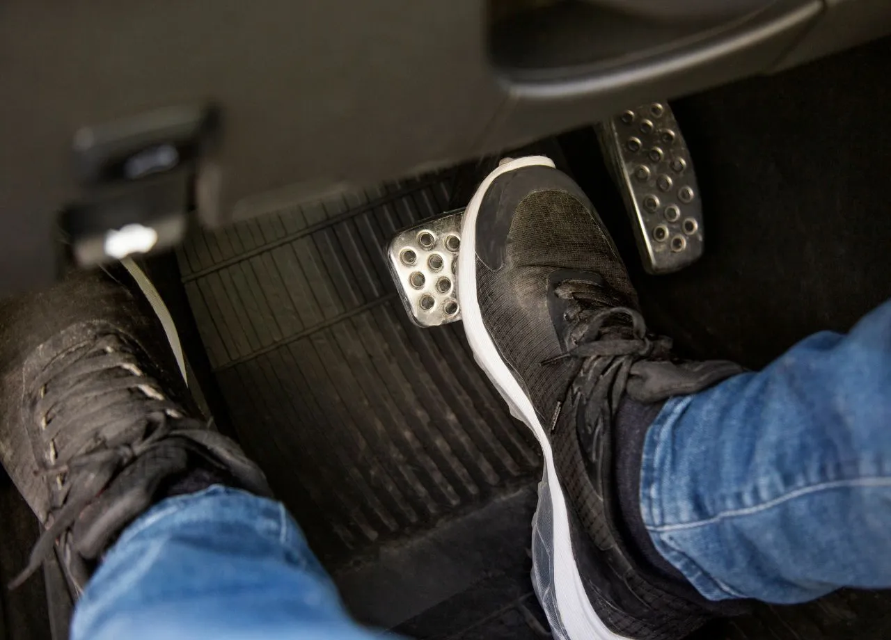 Verkehrte Welt: Dieses Bremslicht leuchtet vorne