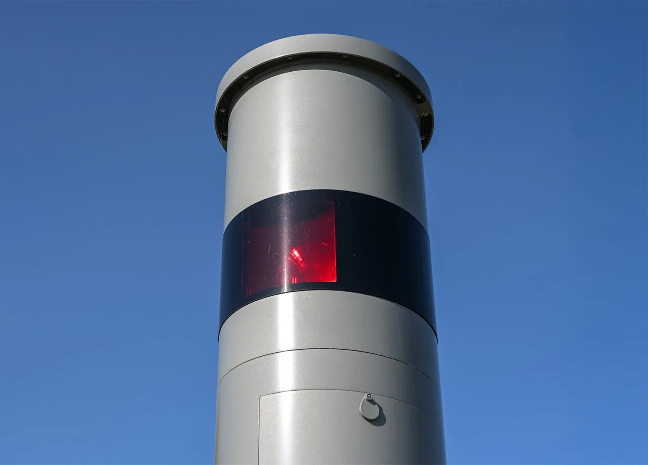 Verwechslungsgefahr: „Verwirrter“ Blitzer verunsichert SUV-Fahrer