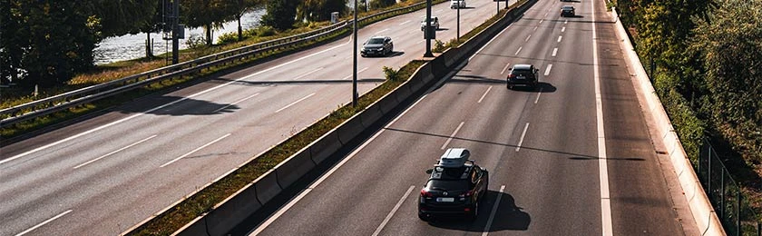 Wie lange darf auf der Mittelspur gefahren werden?