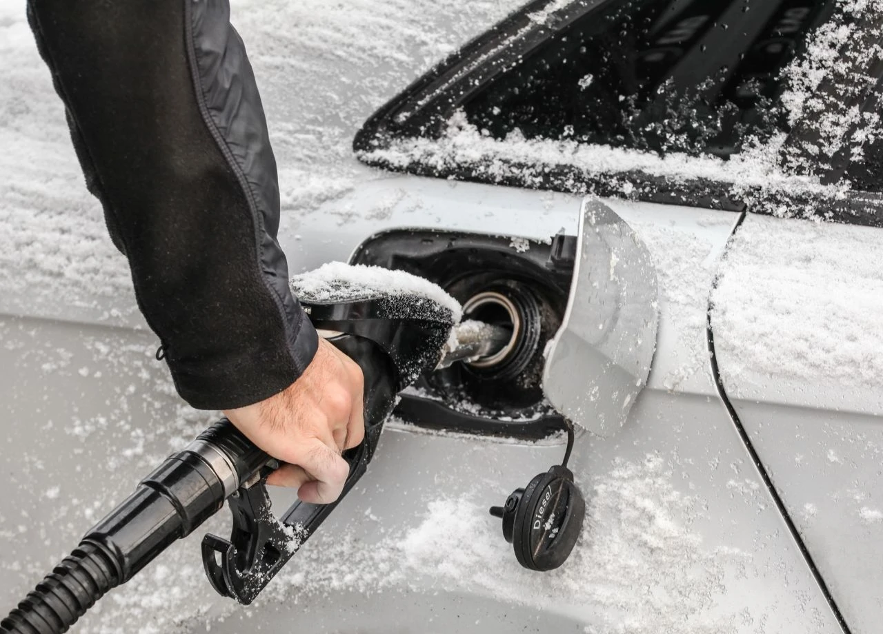 Winterlicher Straßenverkehr: So fährt man sicher bei Eis und Schnee