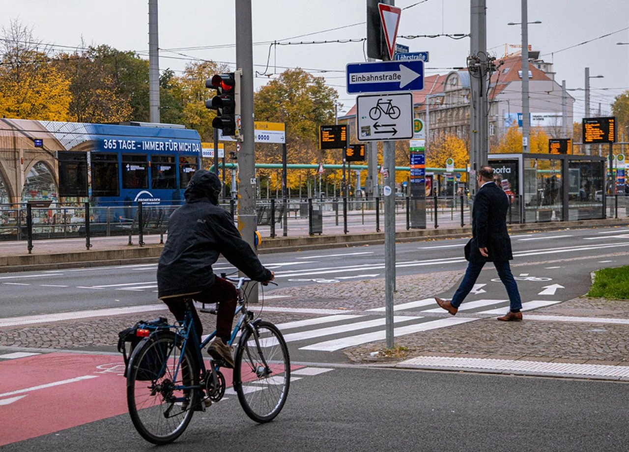 Zebrastreifen auf Radwegen – bei Missachtung drohen hohe Bußgelder