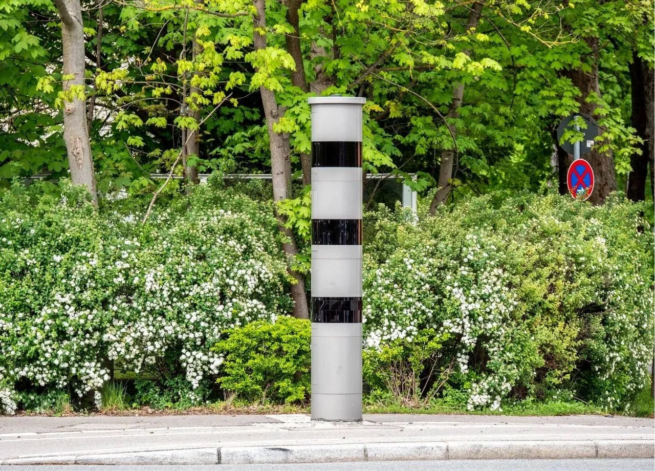 Zur Freude der Anwohner: Fake-Blitzer schreckt Raser ab