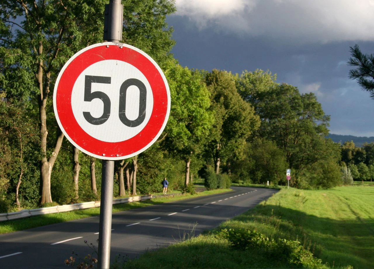 Absicht oder Fehler? Hier gilt Deutschlands verrücktestes Tempolimit