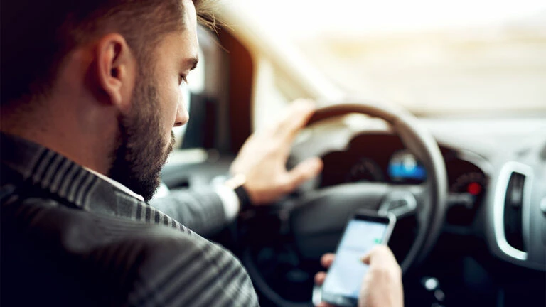 Verstöße im Straßenverkehr - Handyverstoß