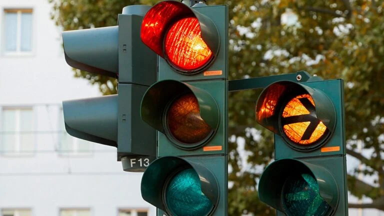 Verstöße im Straßenverkehr - Rotlichtverstoß